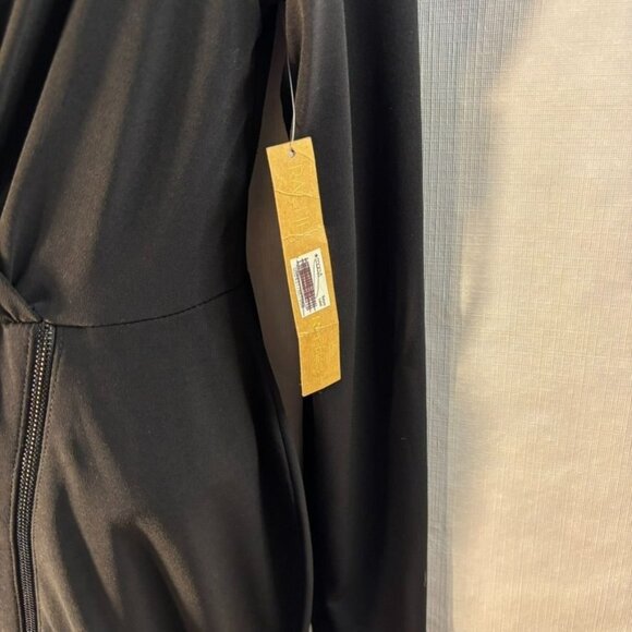 Black Long-Sleeve Wrap Dress With Front Zipper Detail - Picture 6 of 12